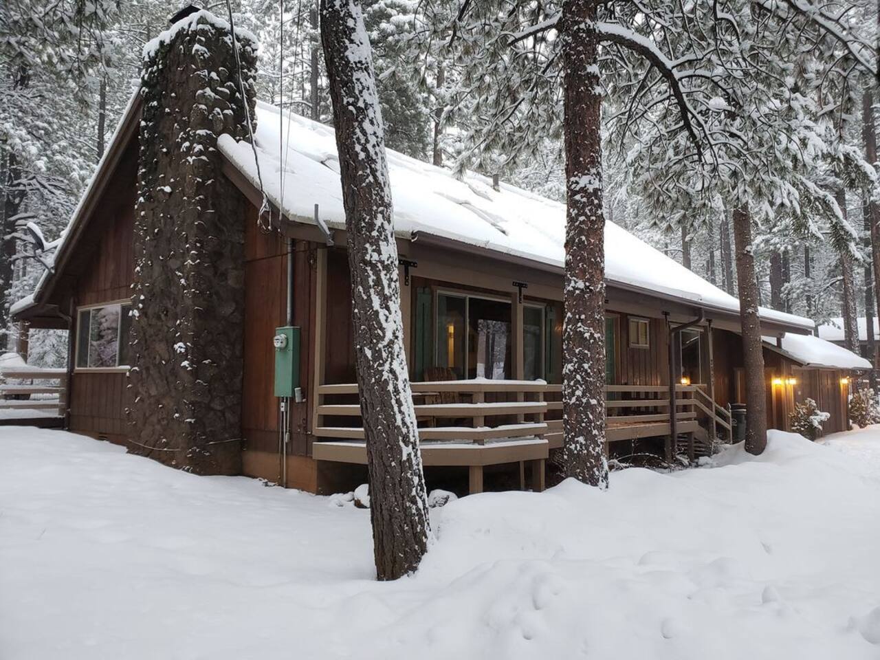 Tranquil retreat to get away from it all. Surrounded by trees and mother nature, gorgeous lake just a stones throw away.