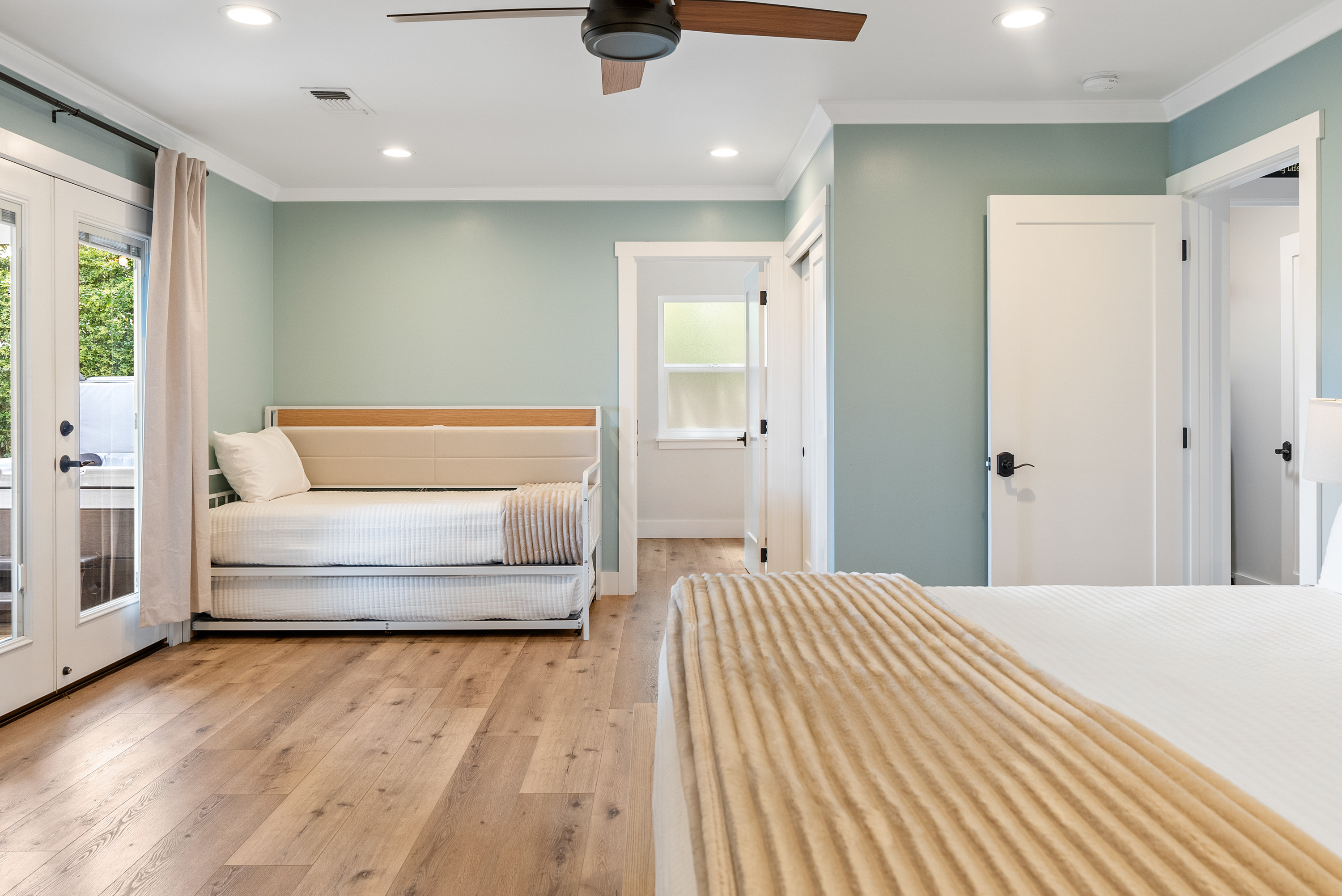A versatile, inviting room with extra sleeping space for a restful group stay.