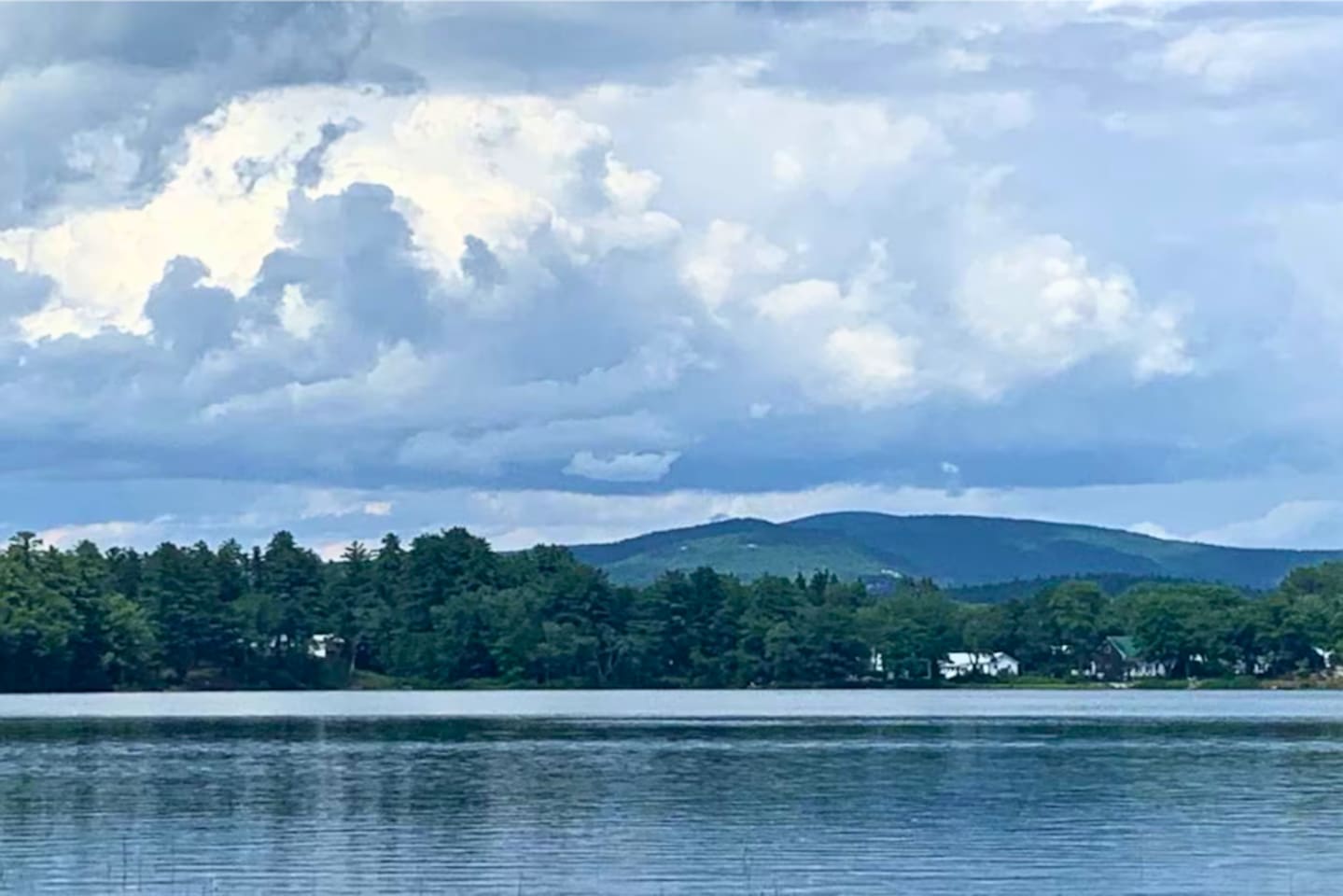 Take the paddle boat out onto the lake and embrace the beautiful views of Conway! 
