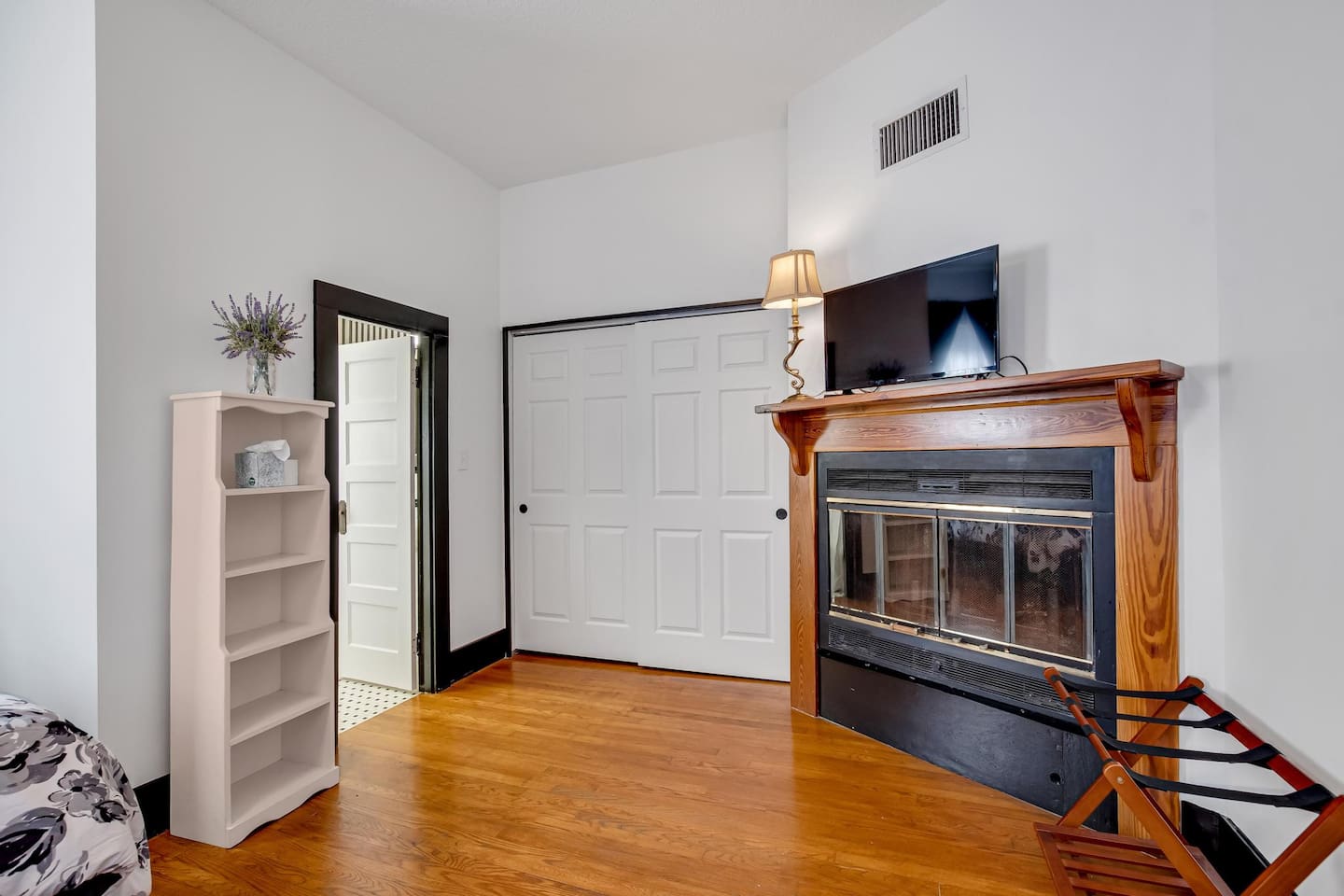 Downstairs Queen Bedroom (Full Bath with shower/tub)