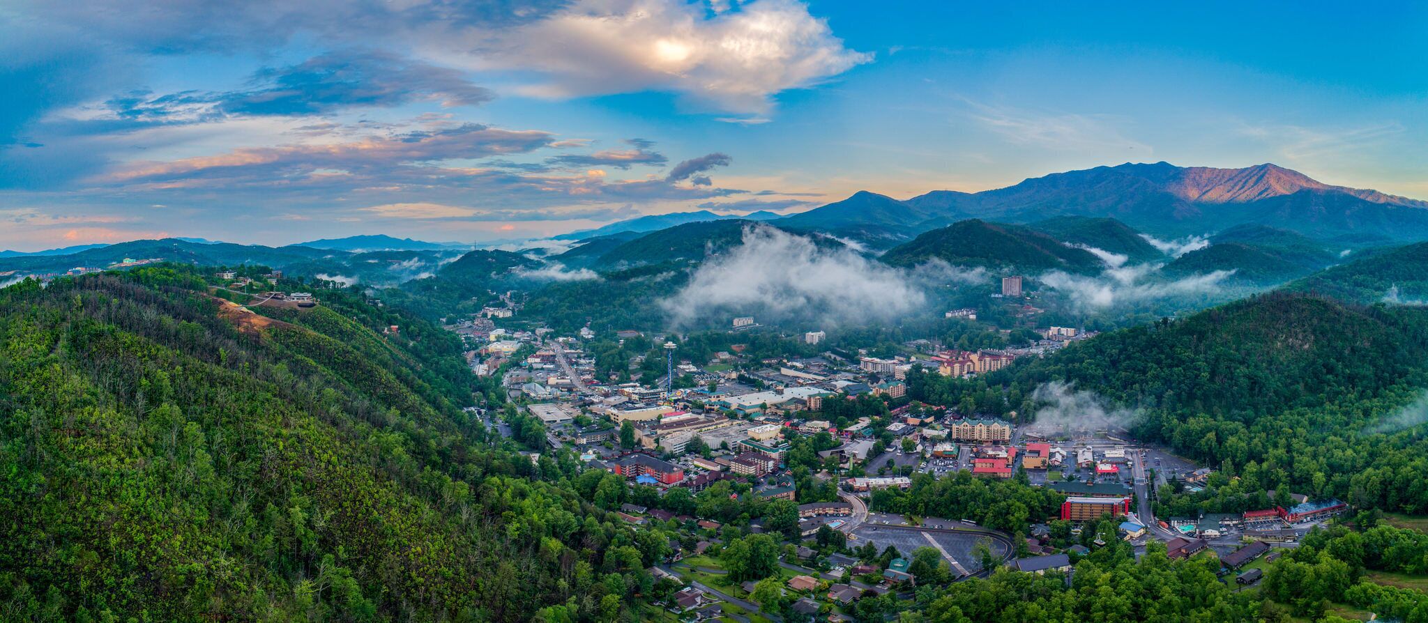 Gatlinburg 35 minutes from the cabin