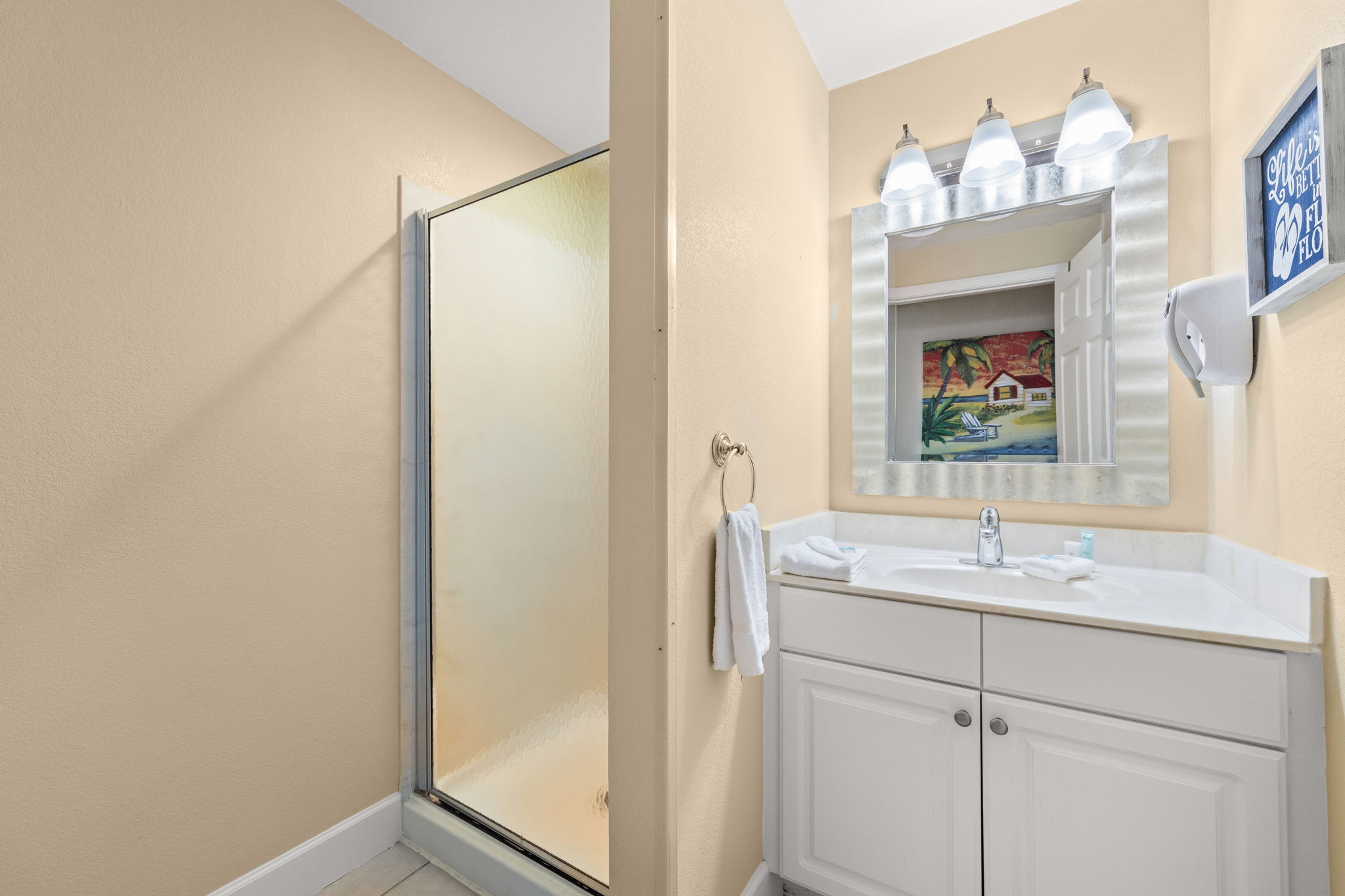 2nd Full Bathroom | Towels & Toiletries Provided