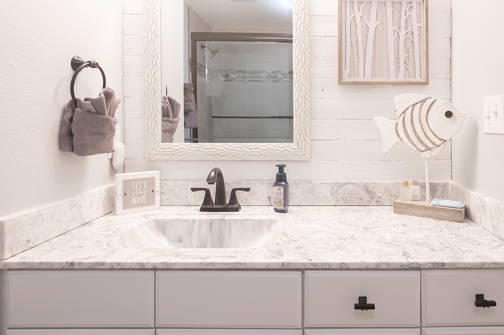 Stylish coastal master bath