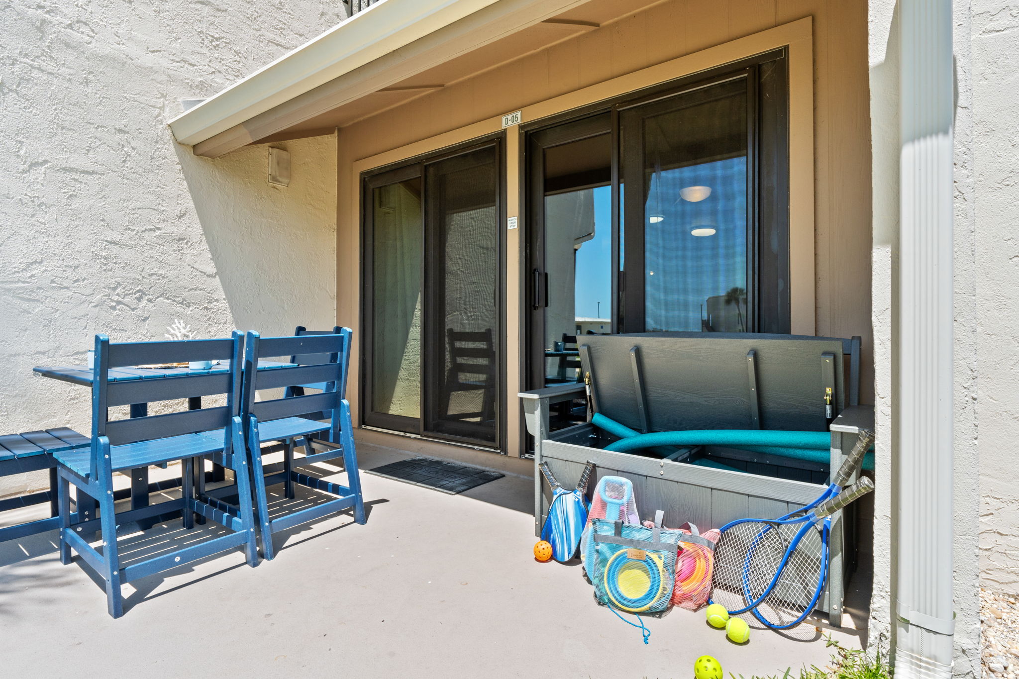 Outdoor Patio with Dining Table and Outdoor Seating Area