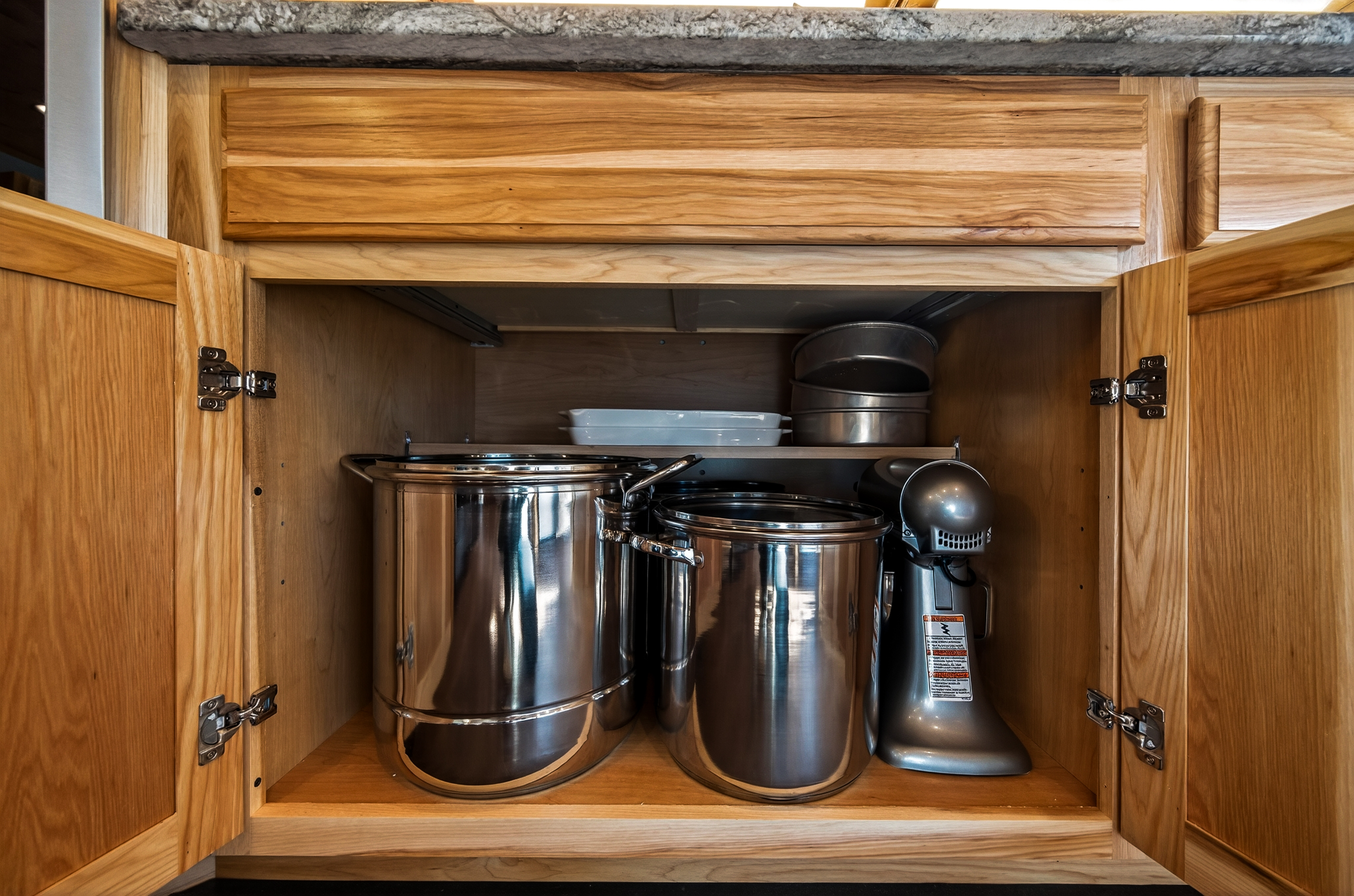 Huge pots and pans to cook for your large group. Gourmet chefs enjoy the Kitchen Aid food Processor.