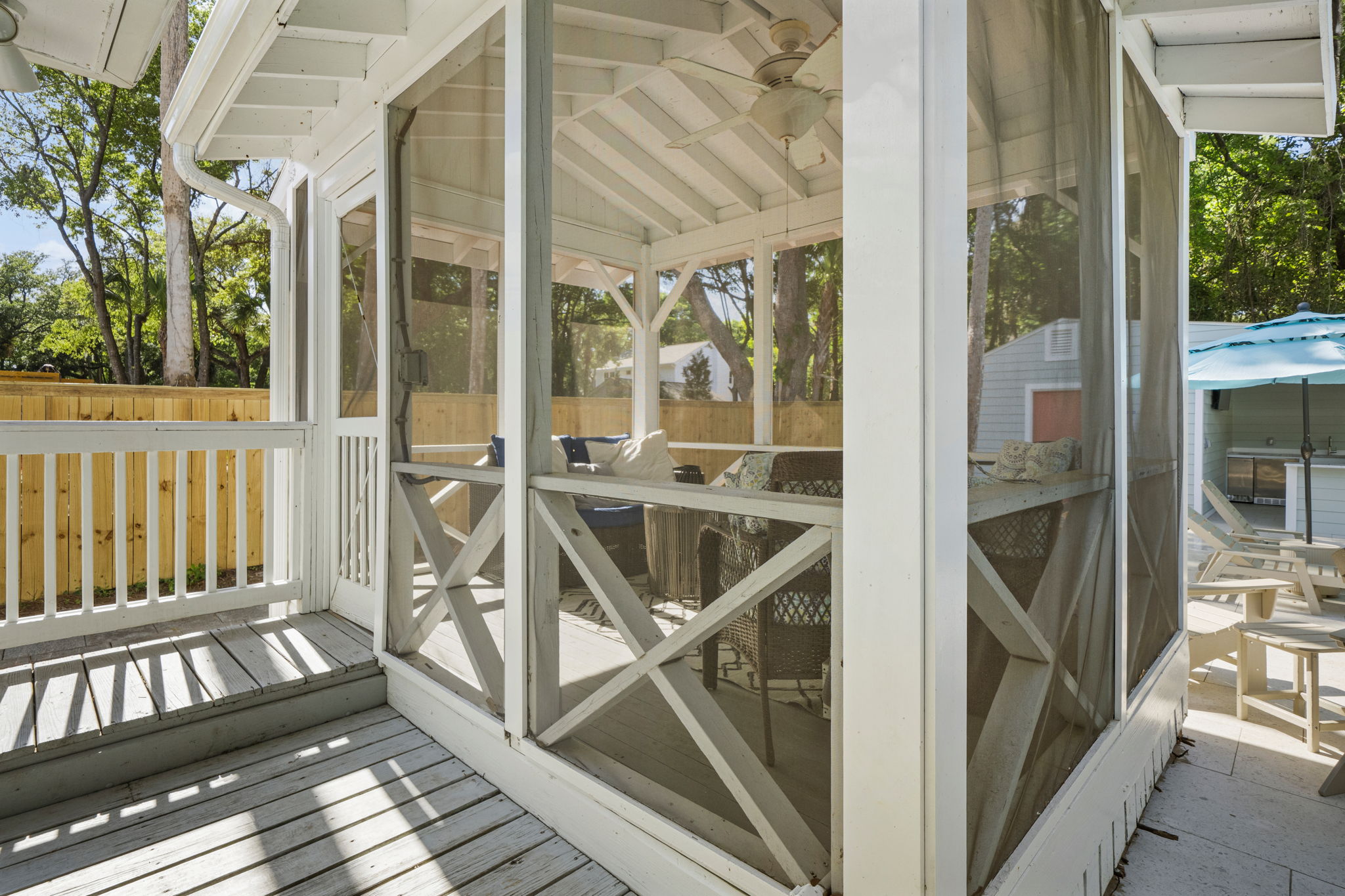 Screen Porch | IOP Escapes Beach Blessing | 3705 Hartnett Blvd, Isle of Palms, SC