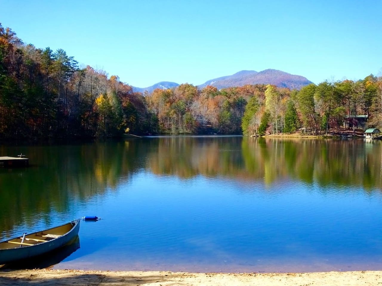Access to private lakes, beach and river. Canoes, paddleboard and kayaks available upon request - comes with cabin rental (no additional charge). The lake, beach, river and waterfall are 5-7 minutes from the cabin with parking available.