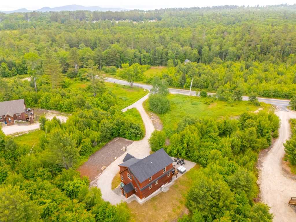 Perfectly situated for mountain adventures—just minutes from world-class skiing and hiking!
