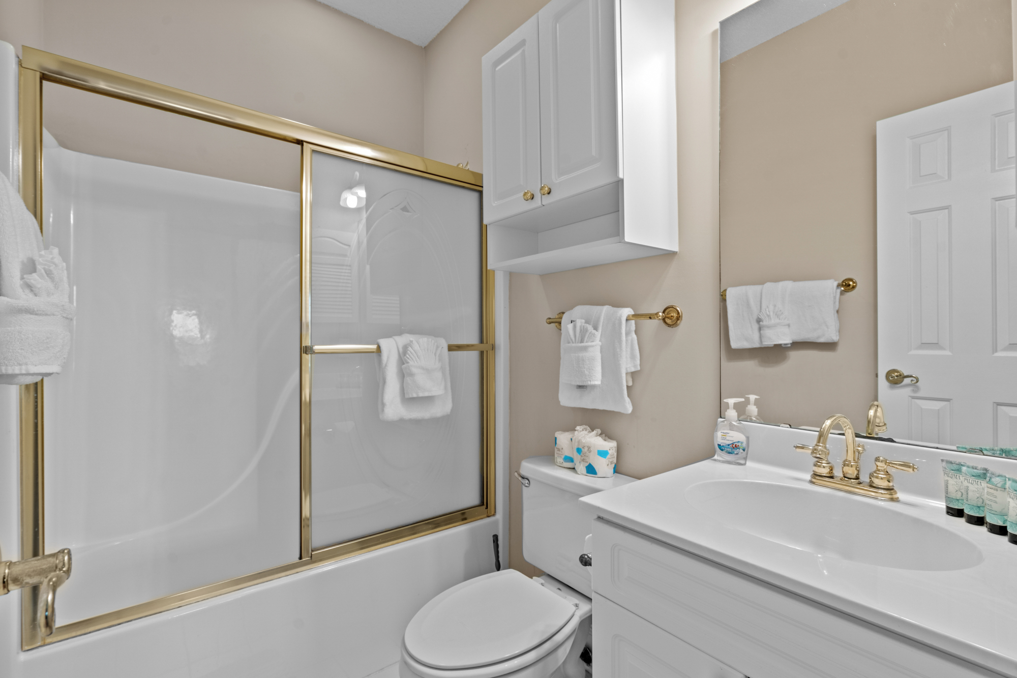 Ensuite Master Bath with Tub/Shower