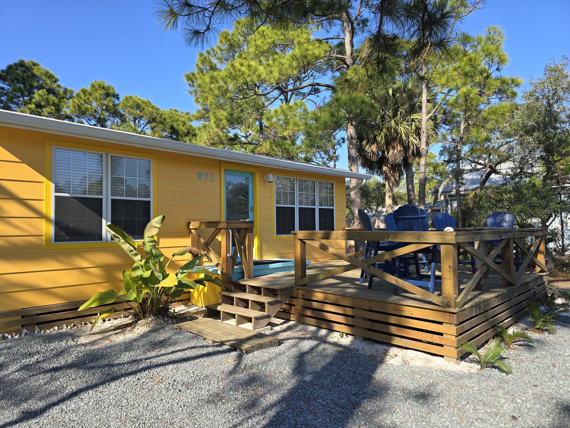 Front deck with 8 chairs