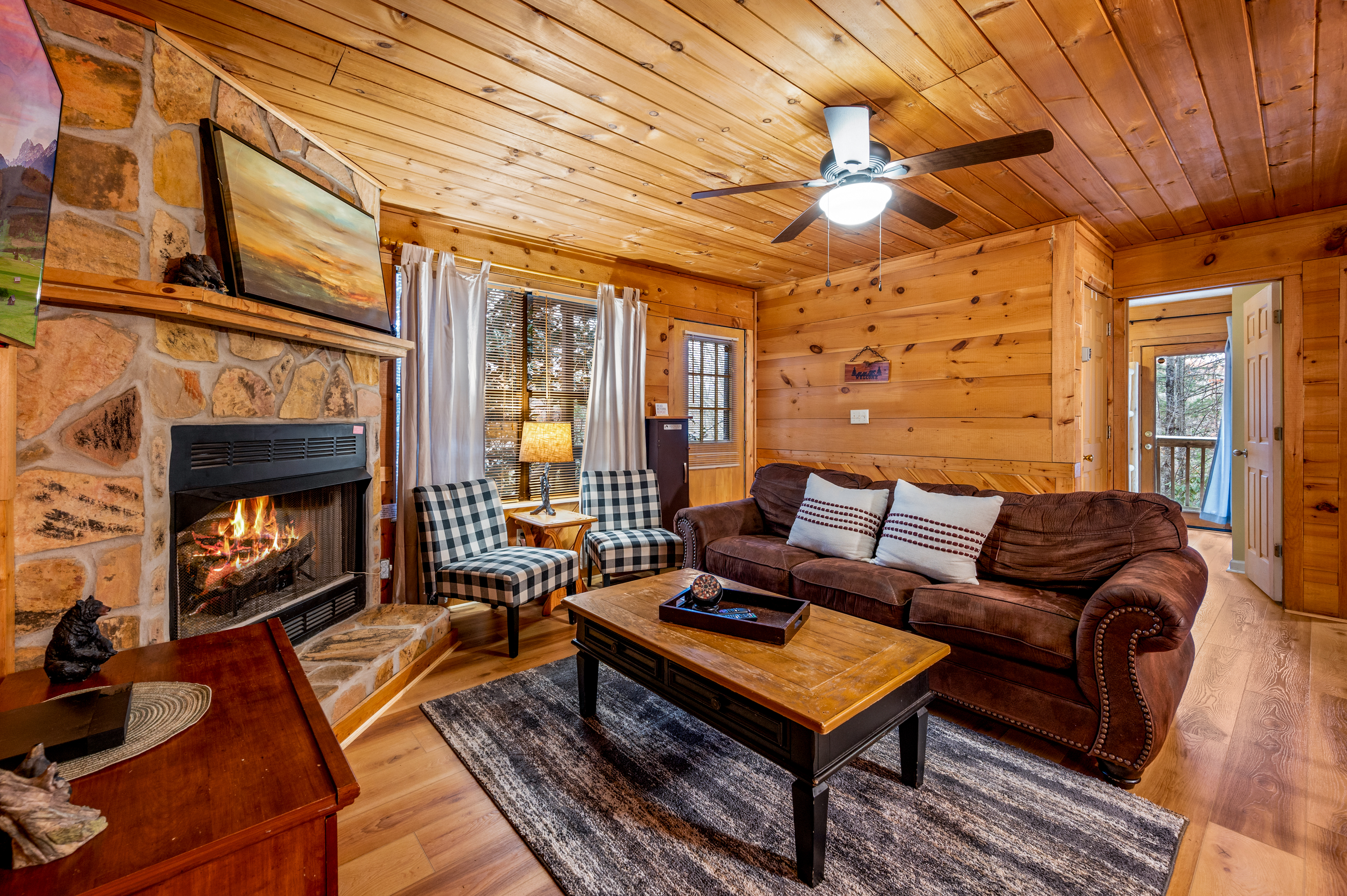 Gas fireplace (for use during October to April)
