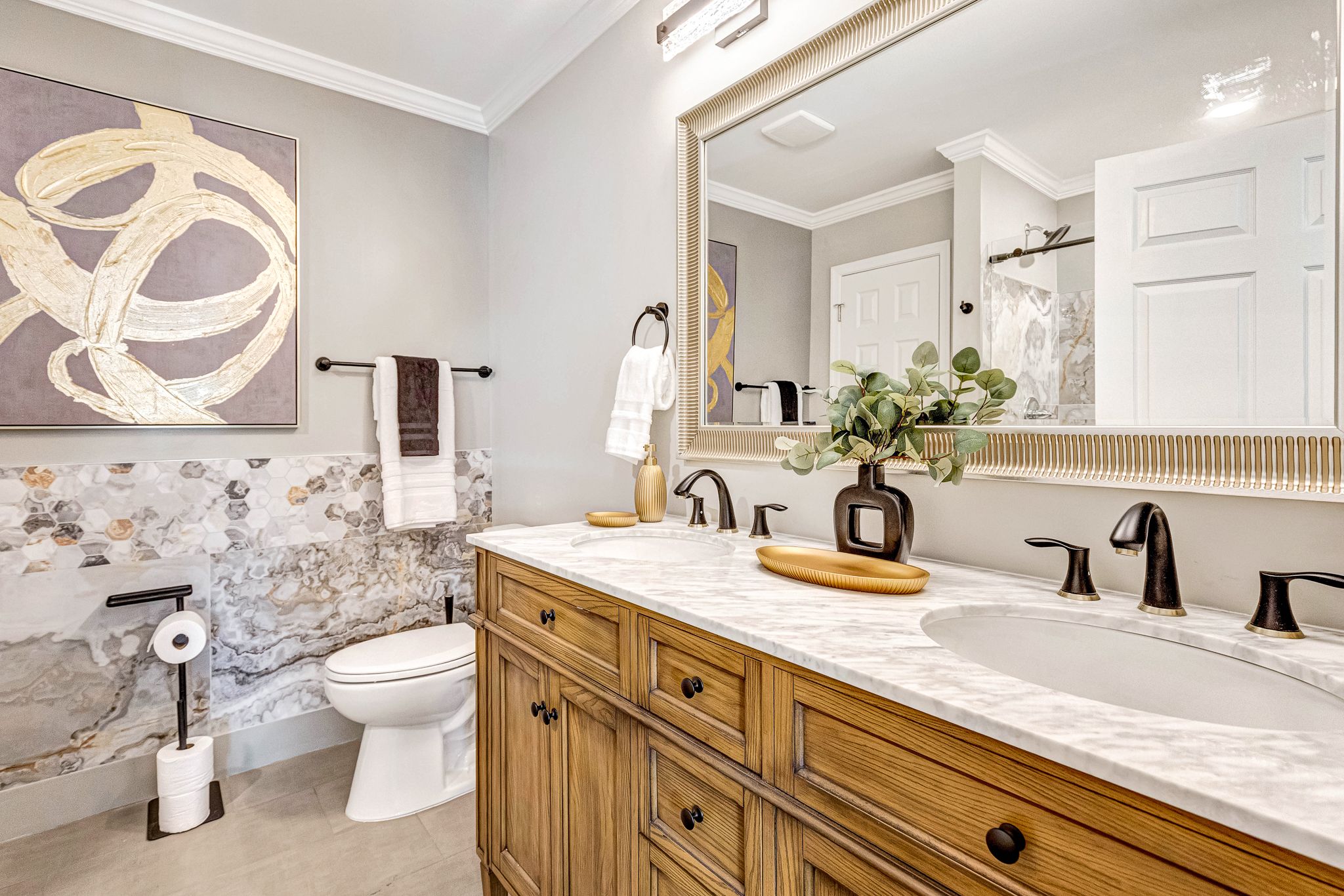 Full Bathroom 2