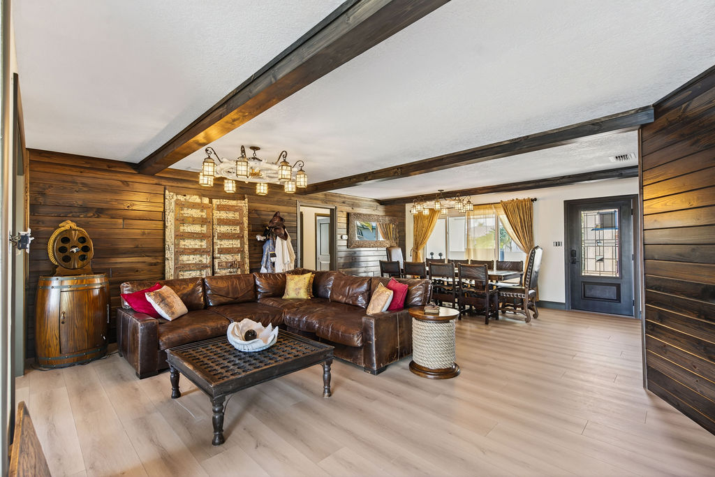 Crew’s Lounge – Spacious living room with a large TV, perfect for charting adventures, swapping stories, or watching the latest treasure‑hunting tales together.