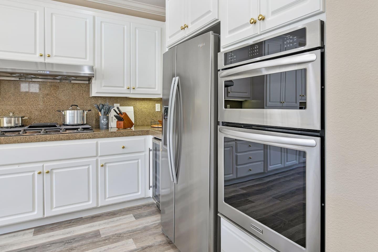 Kitchen refrigerator, Microwave and Oven