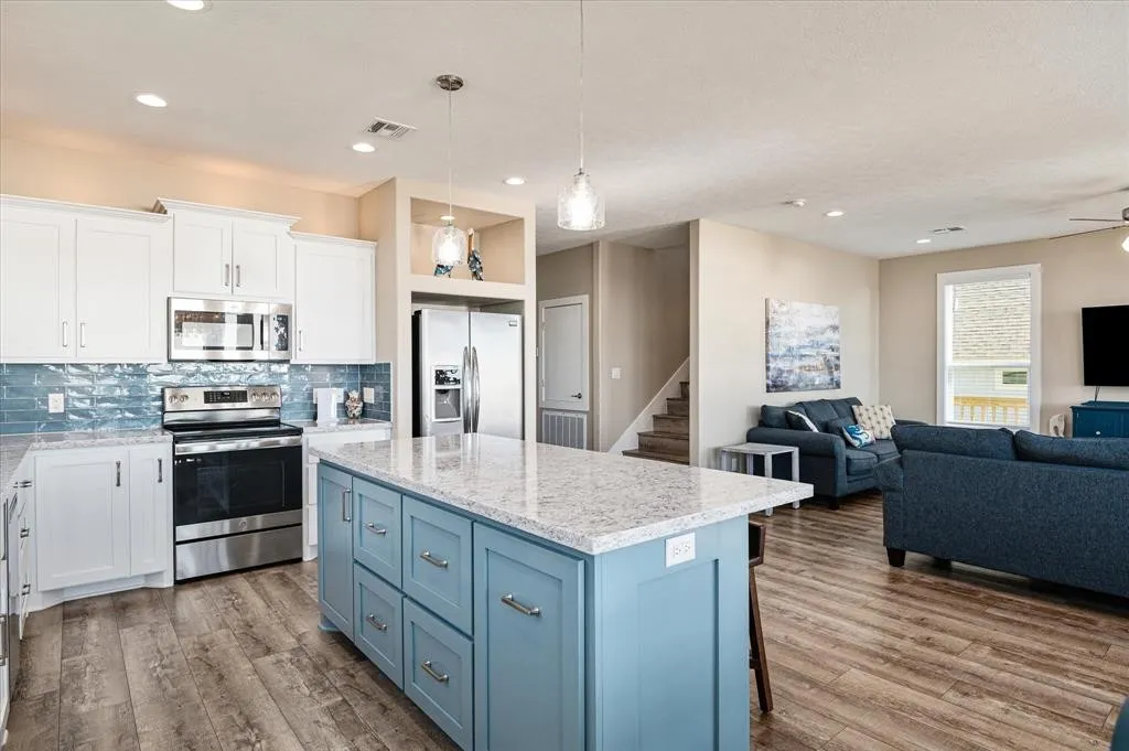 751e9362164d4236adab7aae949be515 | Beachhouse | Texas | TX | Vacation Homes | Galveston | Crystal Beach | Kokomo | Breezy Days | Beachfront Elegance | Sunrise Serenity | Southern Sands Property Management, LLC