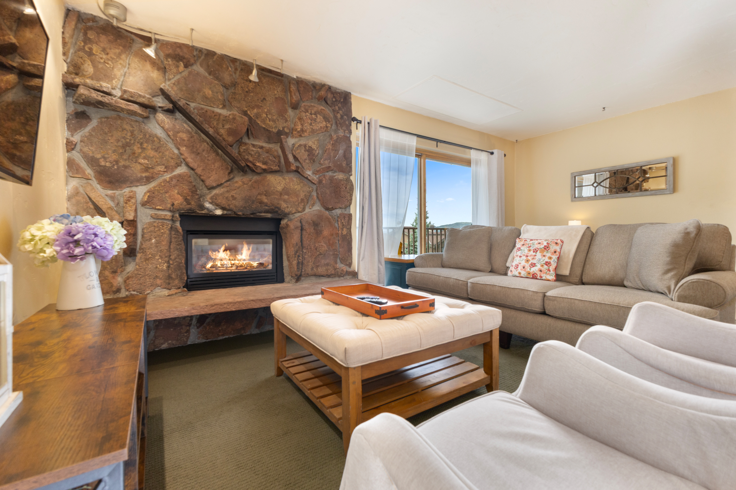 Gas Fireplace | Cozy Living Room