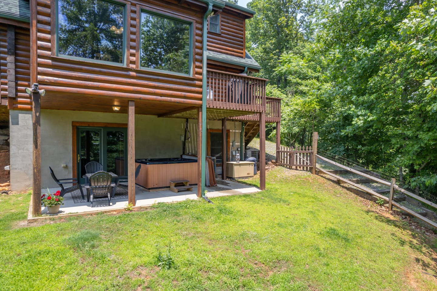 Back of cabin with fenced yard
