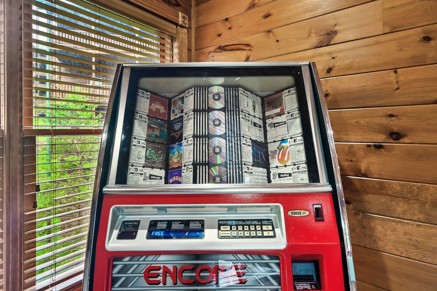 Classic jukebox (hello nostalgia!) - enjoy music while you play pool or air hockey