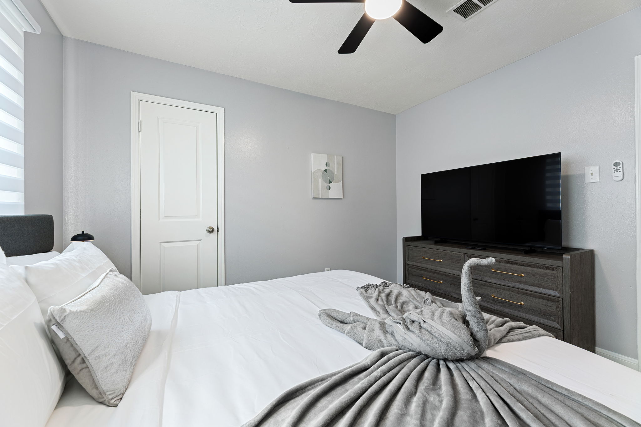 Sleep soundly and enjoy your favorite shows on the 55” TV – comfort for everyone.
