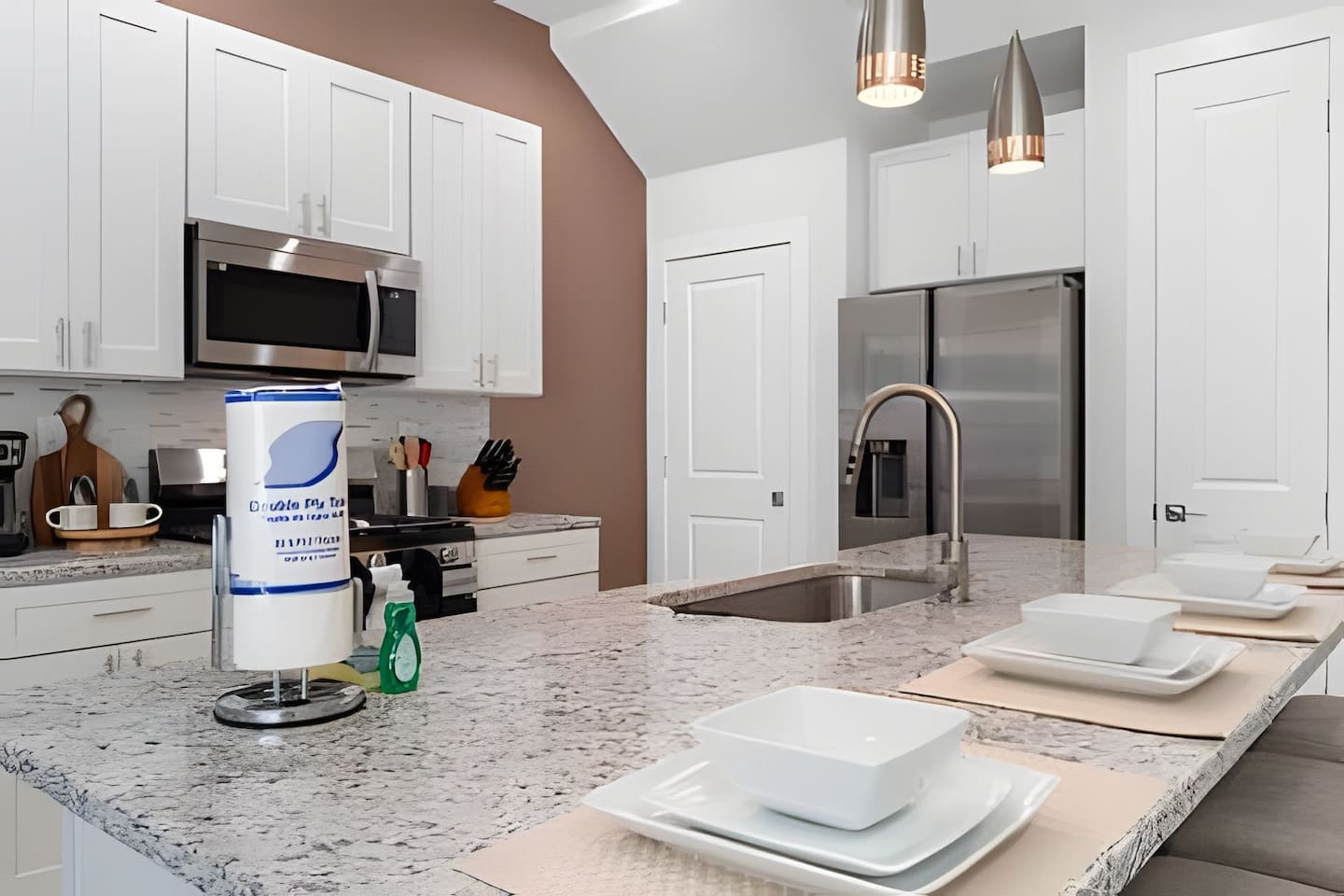 Fully equipped kitchen, ideal for cooking your favorite meals while staying in.