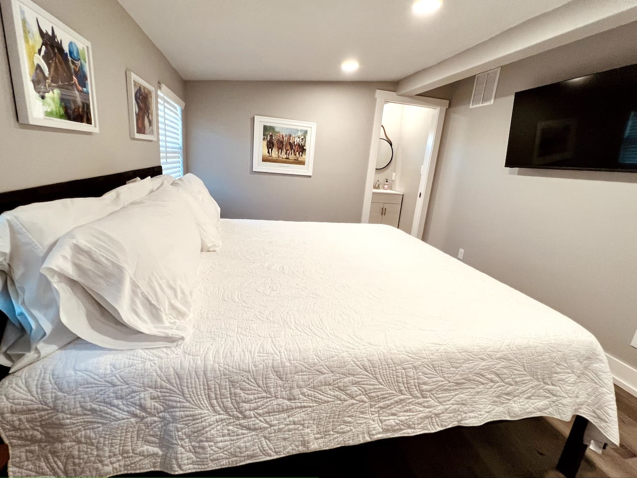 Bedroom 2 With Memory Foam King bed HD TV and en-suite.