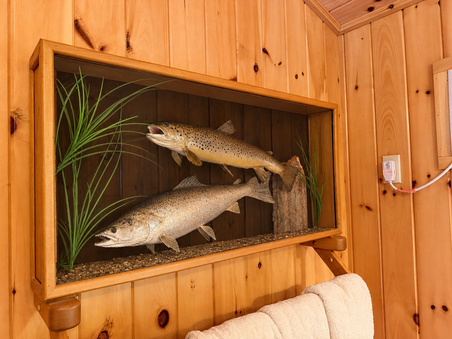Awesome lake decor, please don't feed!