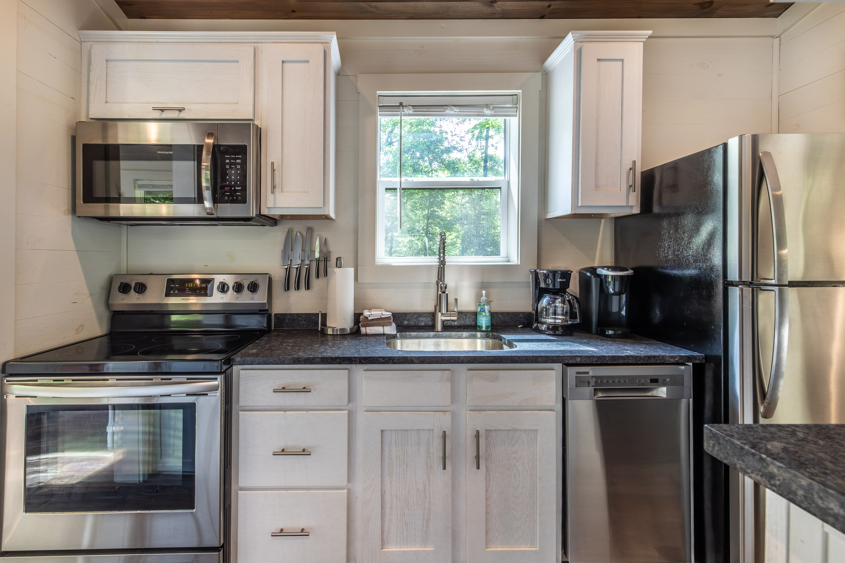 A modern, fully equipped kitchen—everything you need to cook, sip, and savor in the mountains.