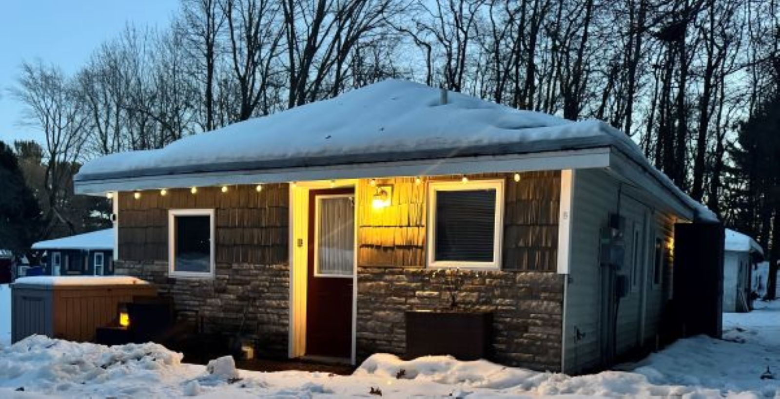 Step into The Duet Cottage and make the most of winter with cozy comfort, beautiful views, and laid-back lake living.