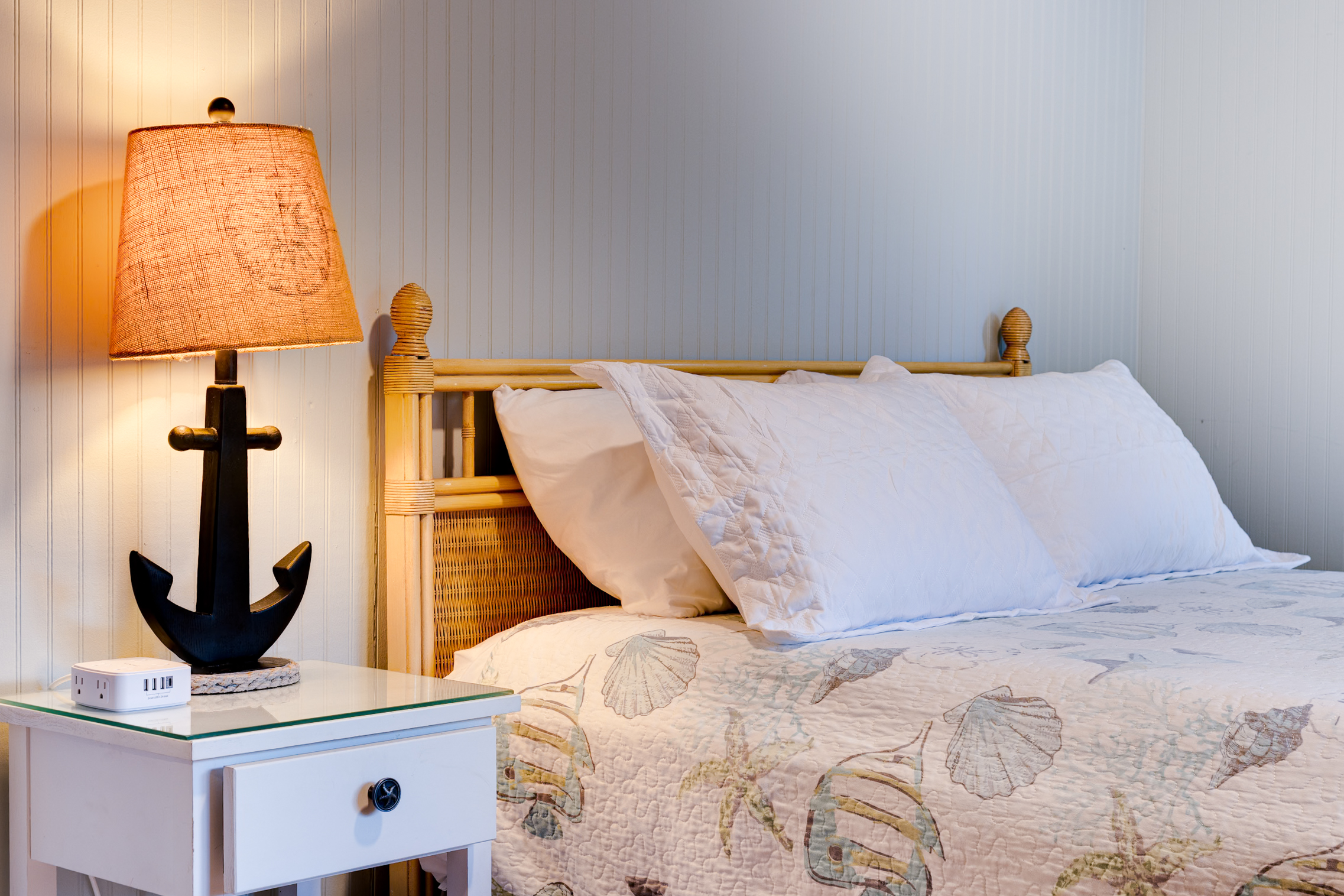 Bedroom 2: Queen Bed