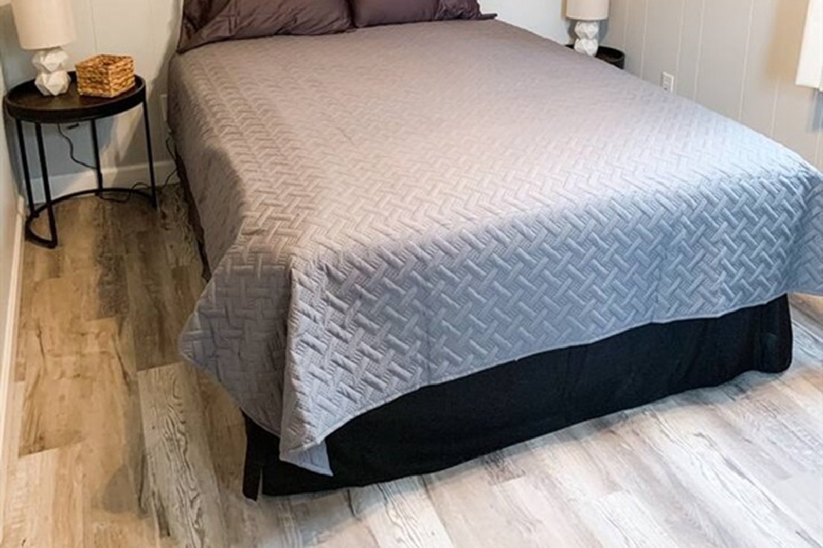 Master Bedroom - Queen Bed