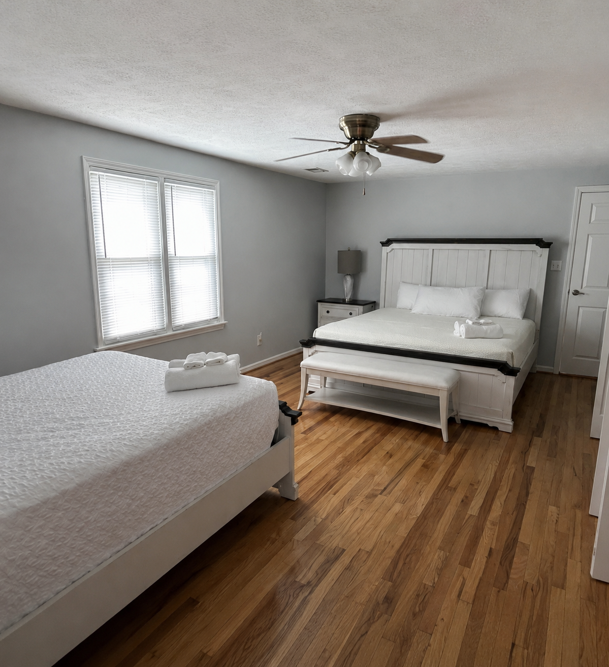 Main House Upper Level Bedroom 4 - 1 King bed and 1 Queen bed