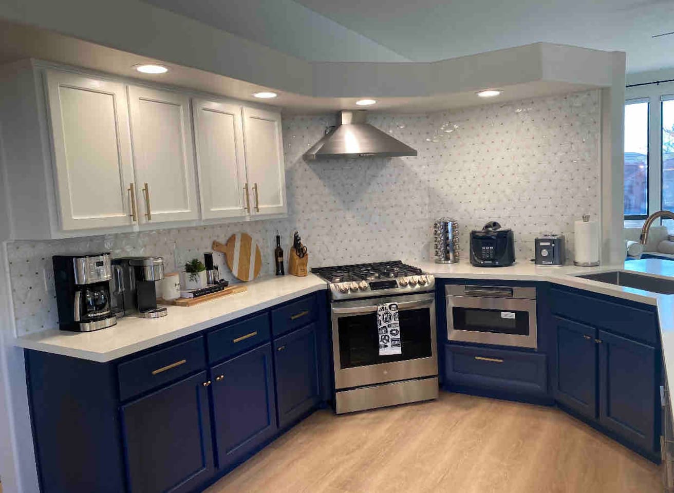 Cook in a fully equipped kitchen