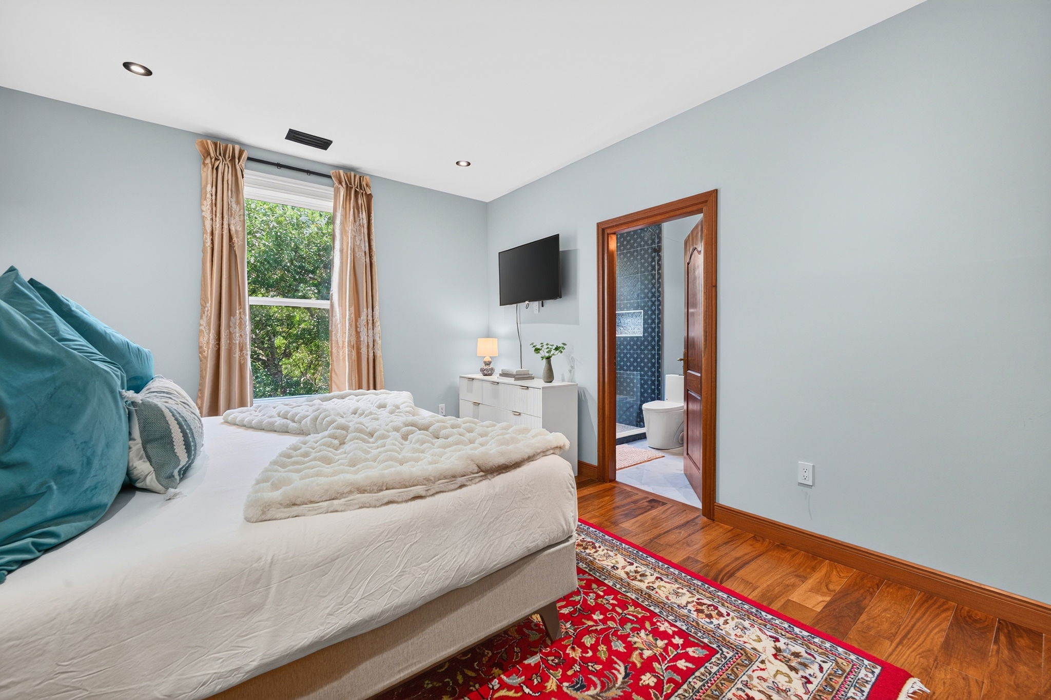 3rd Floor Bedroom 6, King Suite | Rosewood Retreat | 2605 Palm Blvd, Isle of Palms, SC | IOP Escapes