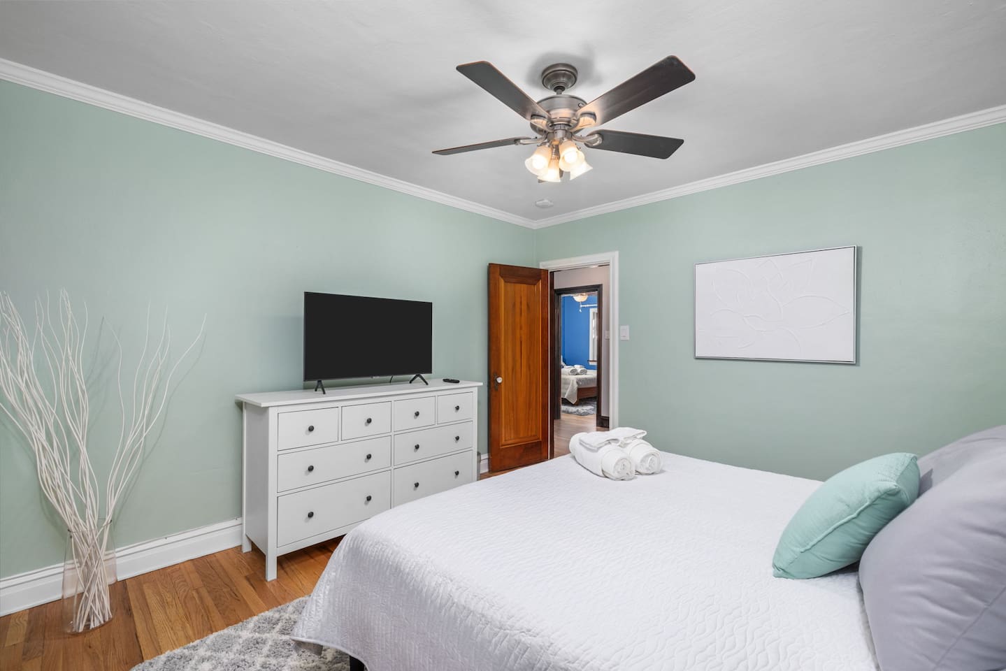Main level bedroom 2 has a medium firm mattress with removable mattress topper to suit your preference, 43" flat screen smart TV, night stands and bedside lamps with USB charging stations and ceiling fan.  Dresser and closet for storage.