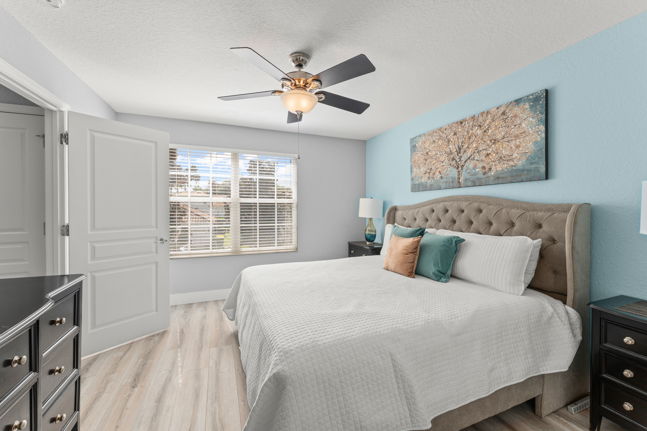 Upstairs 3rd King bedroom