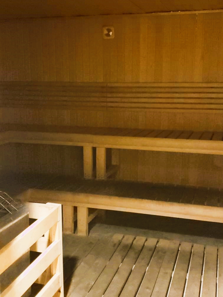 Step into tranquility. Our traditional sauna offers the perfect environment for relaxation, detoxification, and a renewed sense of well-being. Prioritize your health and take a moment for yourself.