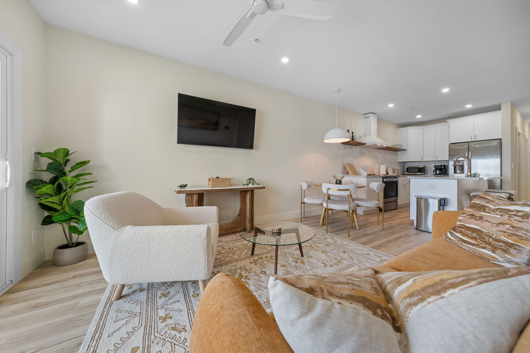 Smart TV & space to unwind after a day at the beach!