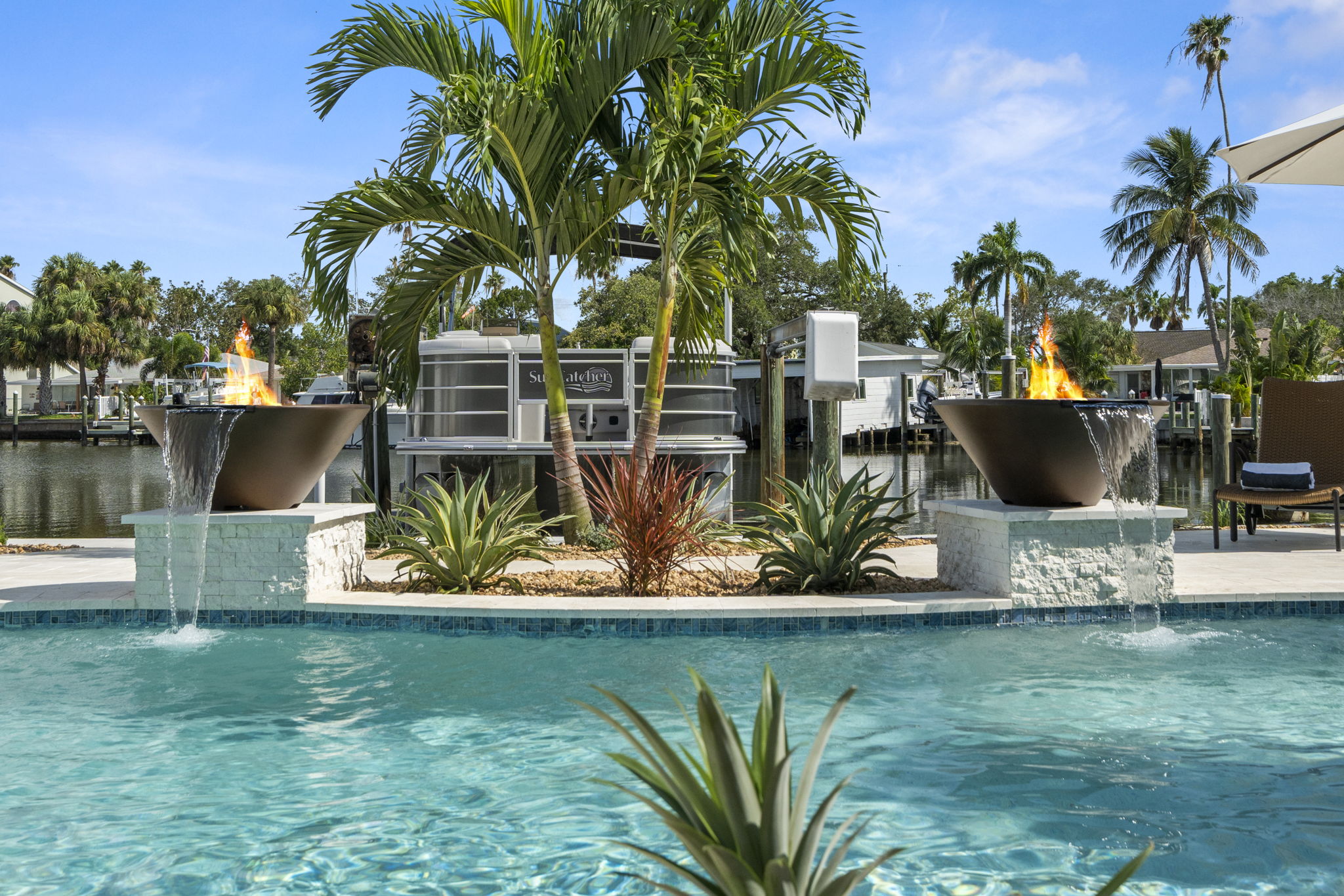 amazing pool features!