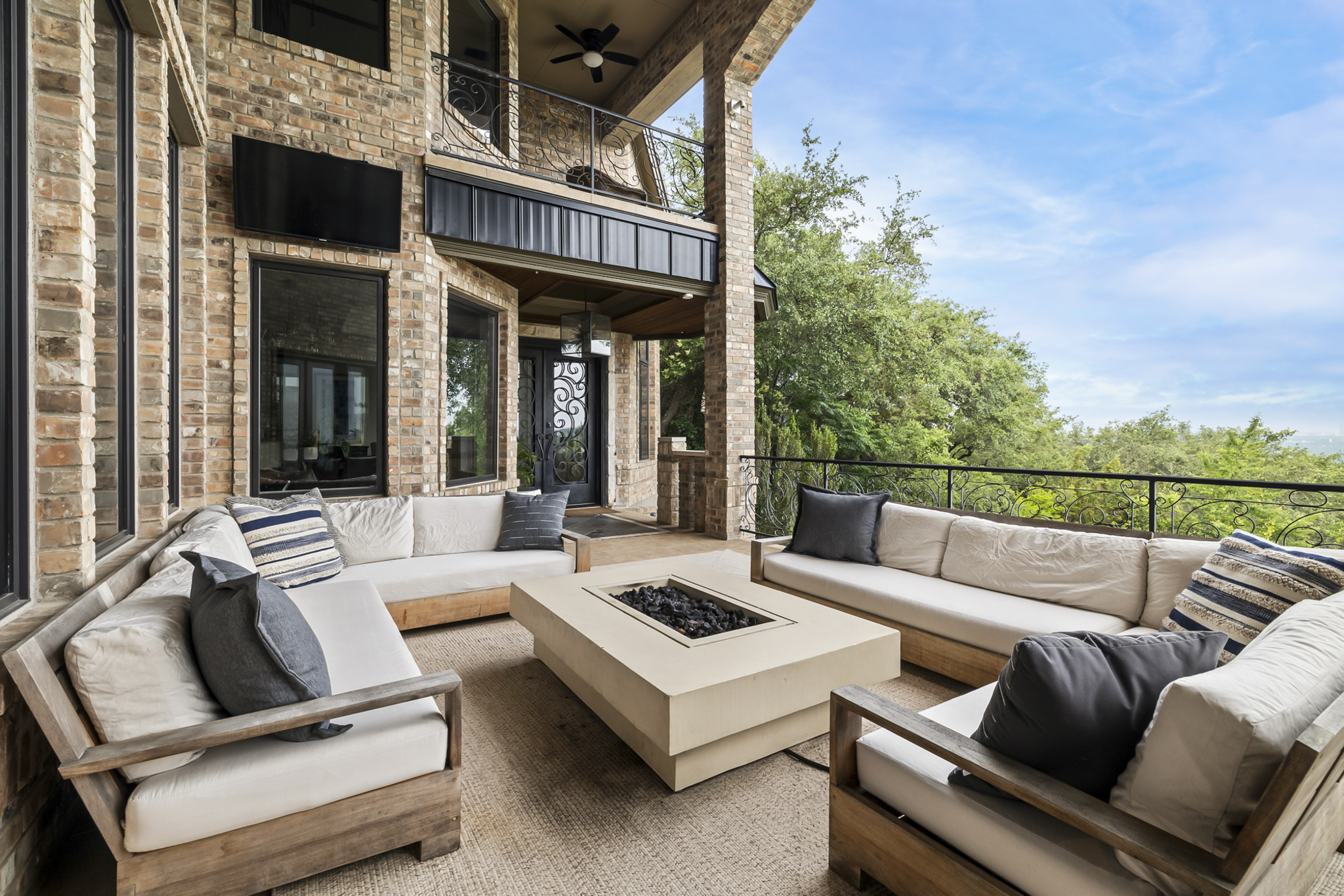 Main Floor Deck and Fire Table.