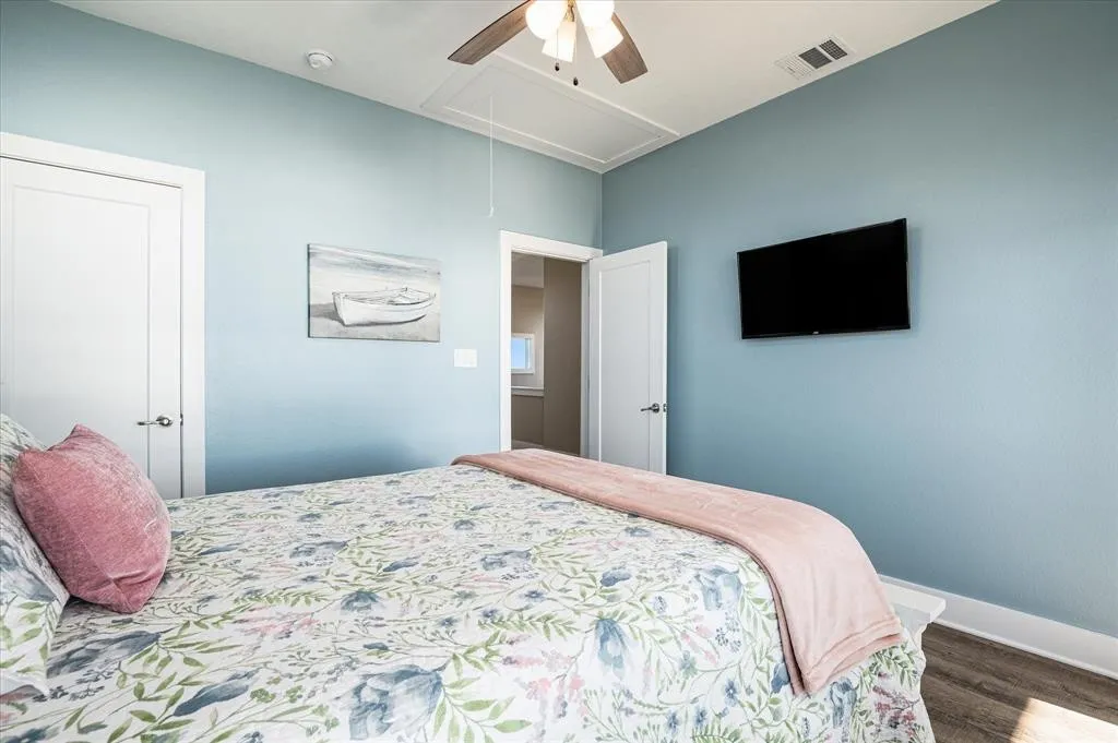 764ecffe1f5b4ffdb5c9c1dd8a21c1cc | Beachhouse | Texas | TX | Vacation Homes | Galveston | Crystal Beach | Kokomo | Breezy Days | Beachfront Elegance | Sunrise Serenity | Southern Sands Property Management, LLC