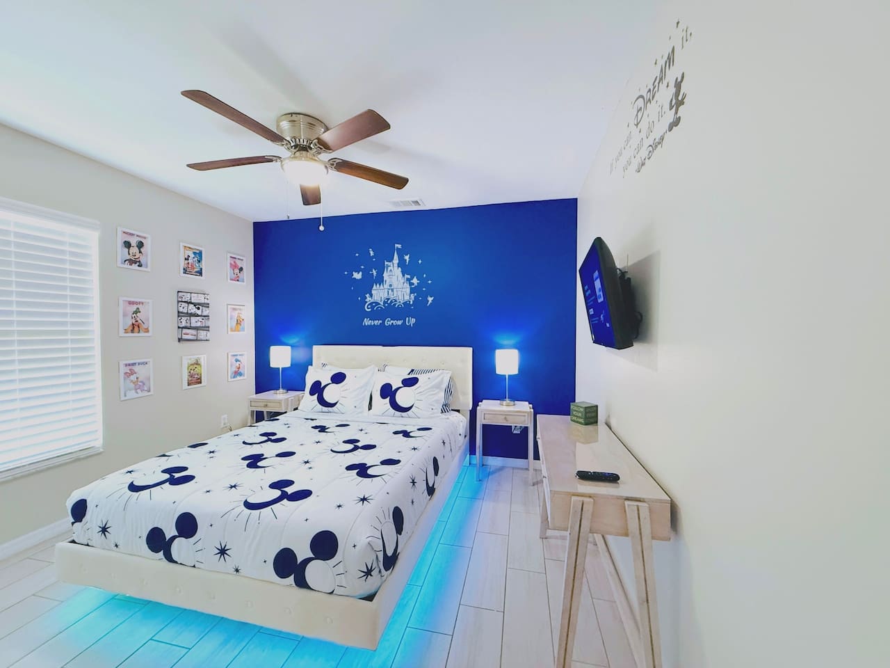 Fun Mickey room – queen bed