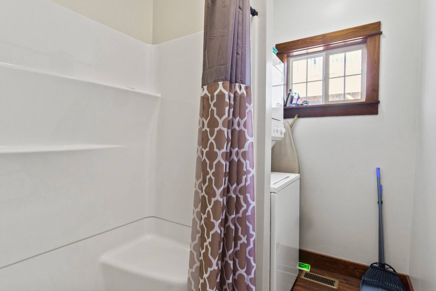 Full bathroom equipped with a washer and dryer, providing added convenience for your stay.