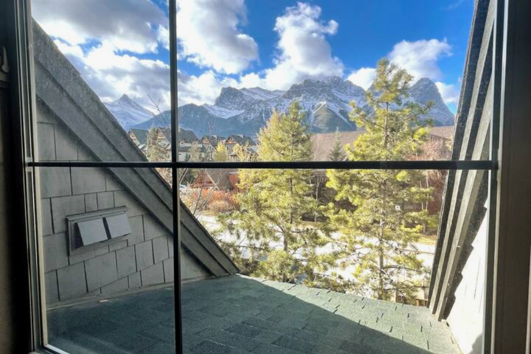 Wake up to this mountain view from your main bedroom.