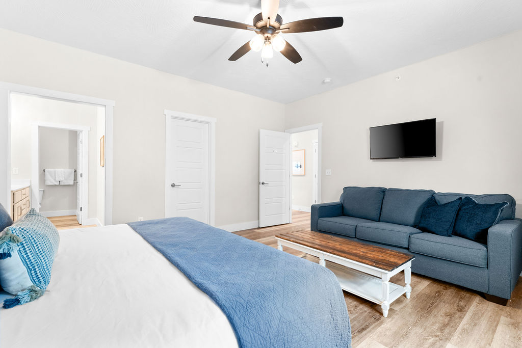 Main level King bedroom w/ ensuite bath and sofa