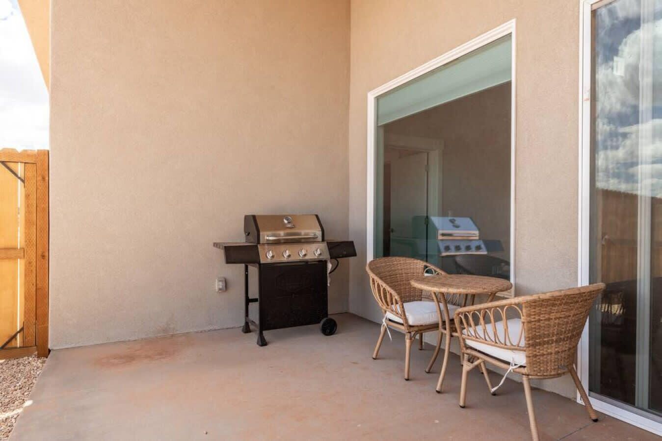 Outdoor Seating & Dining