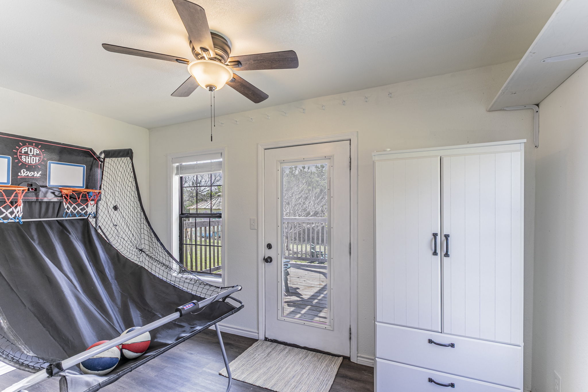 Game room with Pop a Shot