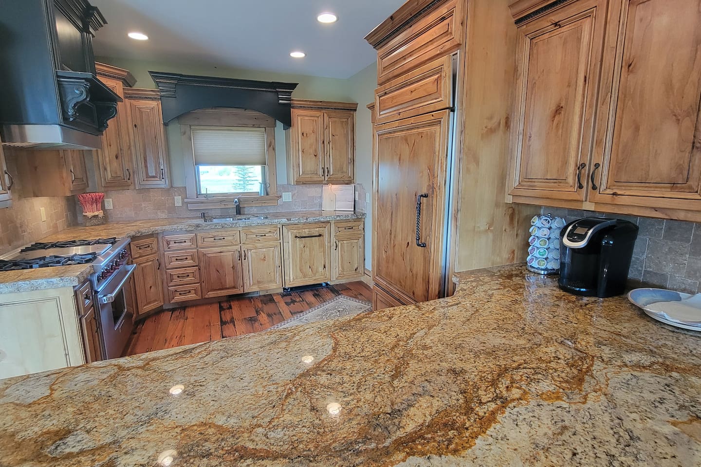 This state-of-the-art kitchen is outfitted with all the cookware, dishes, utensils, and appliances you will need to prepare delicious meals during your stay!  We also provide dishwasher pods, dish soap, a fresh sponge, paper towels and a few spices!