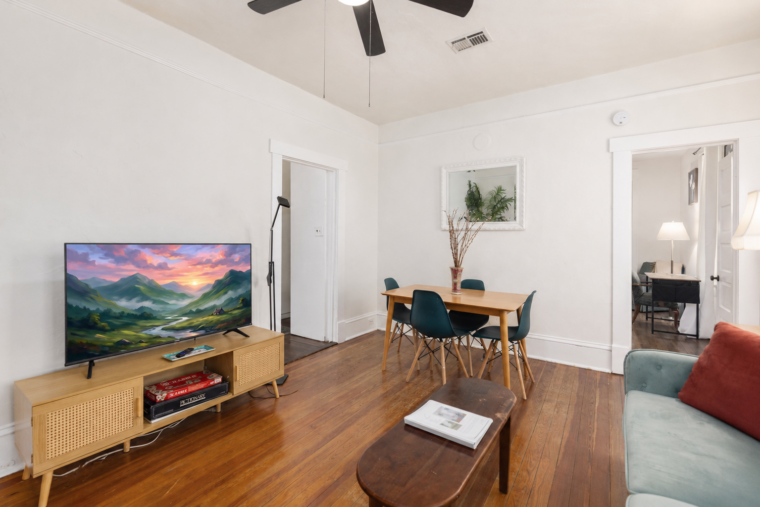 A welcoming space to gather, dig in, and enjoy slow mornings or long dinners.
