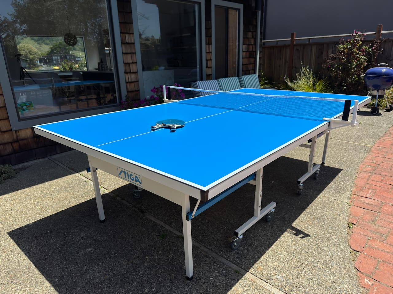 Beautiful ping pong table with padles and ping pong balls