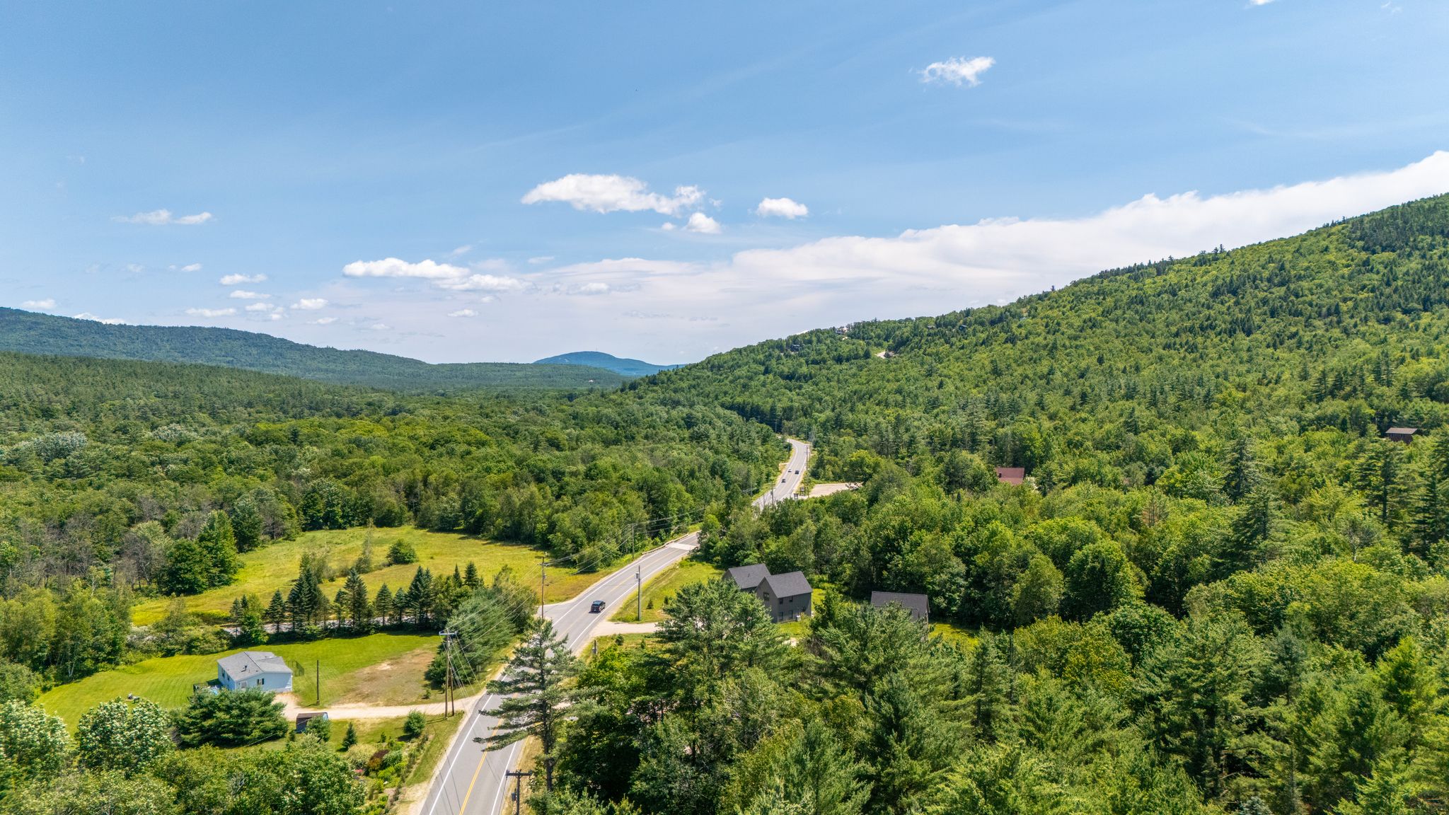 An aerial view highlights the property’s convenient location and surrounding natural beauty.